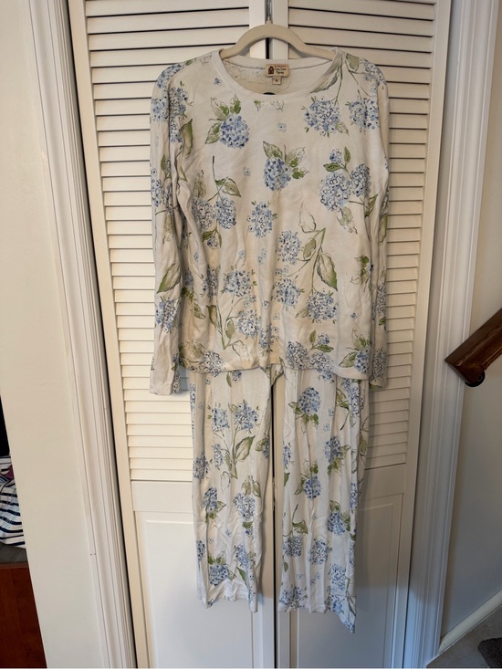 Kiel James Patrick Other - Kiel James Patrick Hydrangea Pajama Set